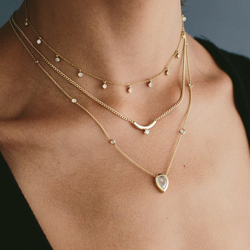 Curved Grace Gold Necklace